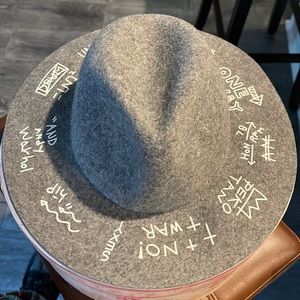 Gray wool blend fedora like new fits one size. Fashion statement pre owned